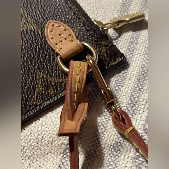 Louis Vuitton Monogram Neverfull MM Pochette - Picture 9 of 9